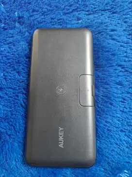 Aukey Powerbank Wireless Fast Charging 20000 mAh Original Power Bank