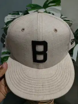 Topi new era Brooklyn size 7⅜ like new