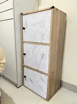 Lemari laci pintu