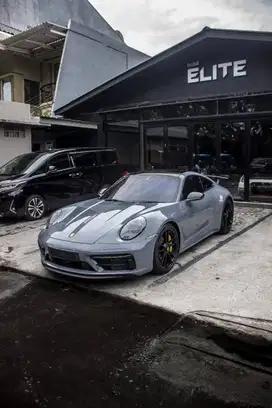 2024 Porsche 911 Carrera 4 GTS Arctic Grey