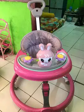Baby walker kondisi mulus 99%