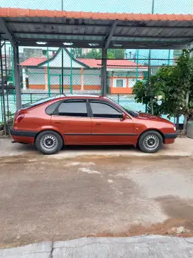 Toyota Corolla AE111R Liftback