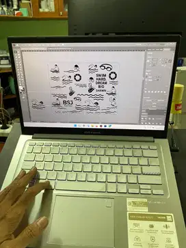 Di Butuhkan Orang Design Grafis Edit foto Buat Logo Dll