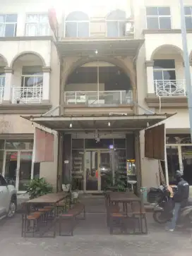 Di butuhkan karyawan untuk di Kitchen Resto Non Halal (Grand galaxy)