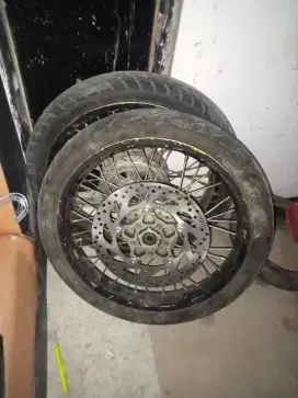 Velg + ban bekas motor Yamaha R15