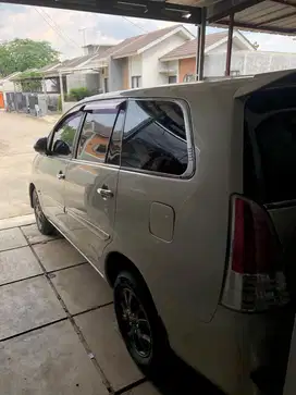 Toyota Kijang Innova 2011 Bensin