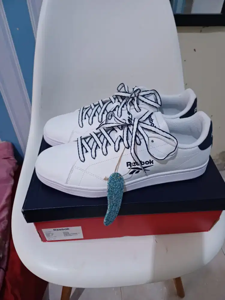 Sepatu sneakers reebom original