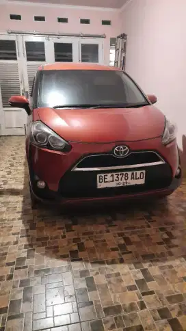 Toyota sienta v matic 2017