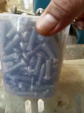 Baut drat besi baru