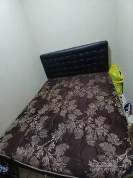 Spring bed dan divan