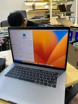Macbook pro 2017 15 inch 512