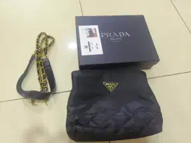 tas prada slempang