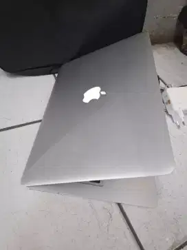Macbook Air 2012 slim core i5 
(13-inchi slim)