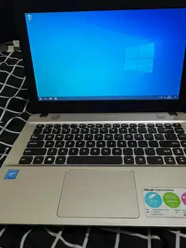 Laptop Asus seperti baru
