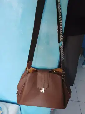 Tas selempang wanita