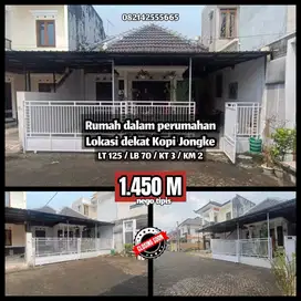 Rumah dalam perumaha belakang hotel hyatt jongke dekat UGM