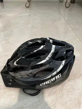 Bicycle helmet pacific
