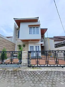 Rumah baru 2 lantai siap huni jalan palagan KM 10 strategis
