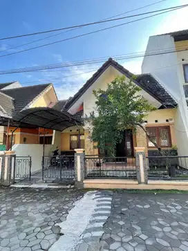 Rumah siap huni dekat kampus Aupn area seturan strategis
