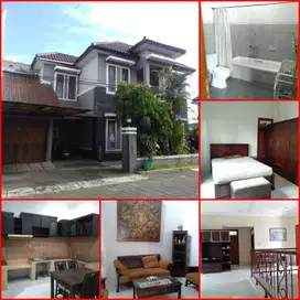 Rumah 2 lantai dalam perumahan barat terminal jombor