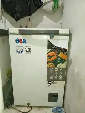 DIJUAL CEPAT FREEZER GEA 100 Liter