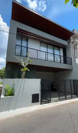 Rumah Modern + Kolam renang Area Timoho Baciro Dekat AMPLAZ, UAD, UIN