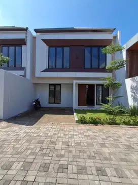Rumah Dua Lantai di Condongcatur
