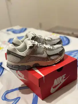 NIKE ZOOM VOMERO 5 sz.43