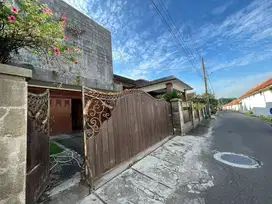Rumah mewah dengan kolam renang dekat sekali dengan malioboro