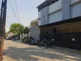 Rumah 3 Lantai Hoek Di Jl Kartini VII Dalam Sawah Besar Jakarta Pusat
