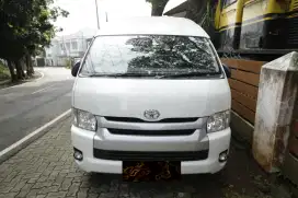 Hiace Commuter Putih 2019 pemakaian 2020