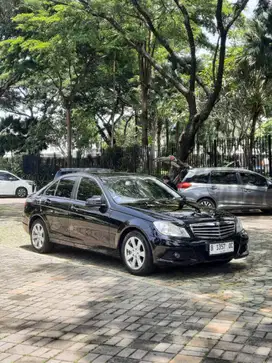 Mercedez Benz C200 Classic AT 2012