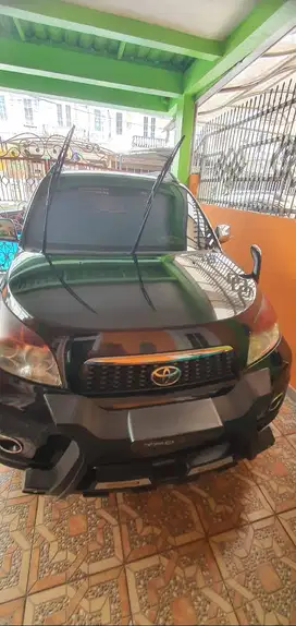 DIJUAL TOYOTA RUSH HITAM 1,5S M/T TAHUN 2013