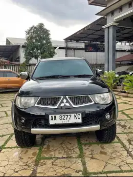 JUAL CEPAT STRADA TRITON 2.5 EXCEED 4X4 A/T TAHUN 2013