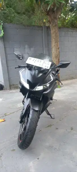 Yamaha R 15 V3 Top kondisi