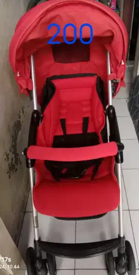 Stroller dan bangku makan tinggi