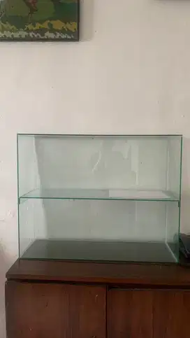 dijual etalase kaca saja