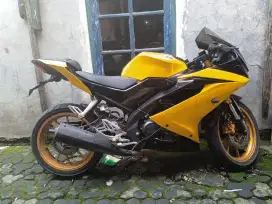 R15 v3 2018 kuning