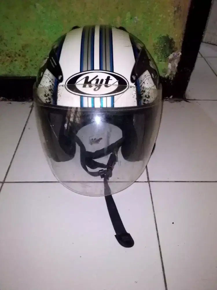 helm KYT warna biru hitam