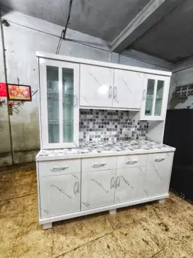 Lemari dapur 4 pintu putih