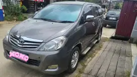 Toyota New Innova Bensin E 2.0 MT