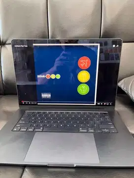Macbook air M3 15,3inc 8/512GB garansi ibox