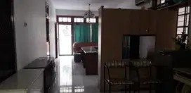 termurah rumah siap huni di rungkut. halaman belakang luas