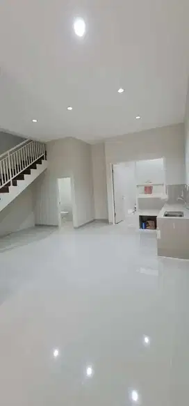 Jual rumah baru gress 2 lantai kutisari indah
