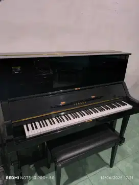 Piano Yamaha Ux