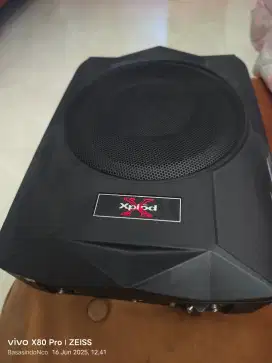 Sub woofer kolong mobil merk Xplod