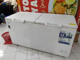 Freezer box Aqua 600 liter super dingin dan beku masih original.