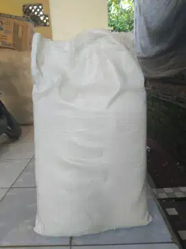Karung plastik uk 25kg cocok untuk puing