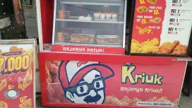 Dijual grobak ayam kriuk dalam ke adaan bagus baru 6 ban pakai