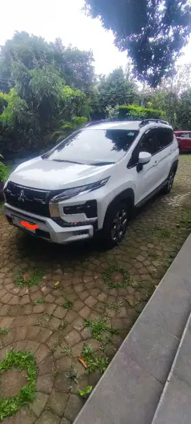 All New Xpander Cross 2022 pearl white